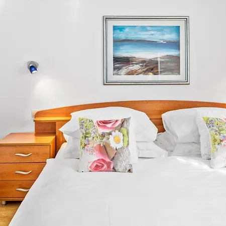 In - Barun - One Bedroom With Terrace And Sea View Sibenik